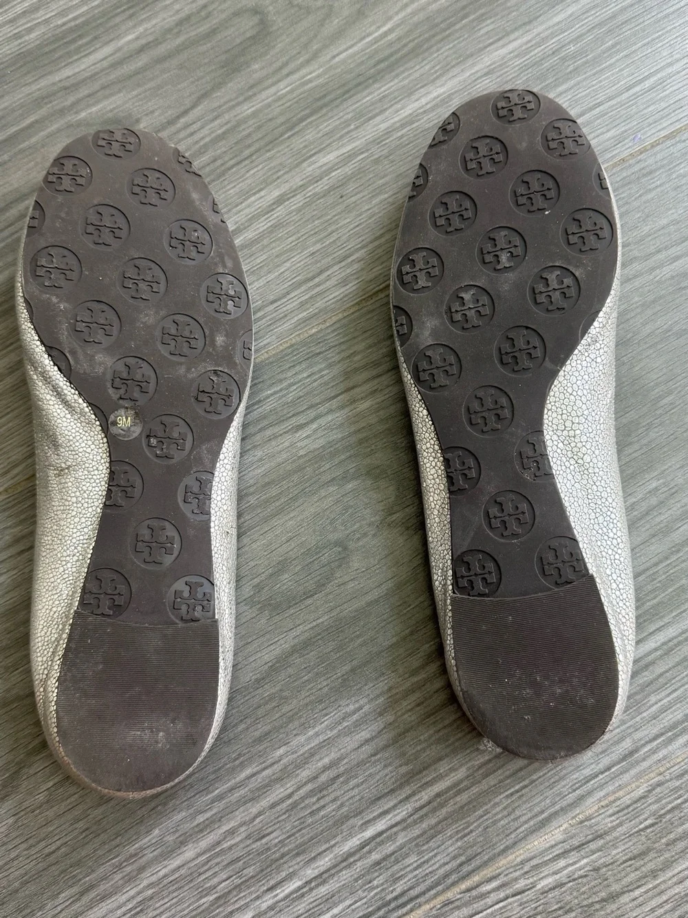 Tory Burch Metallic Silver Reva Logo Ballet Flats size 9
